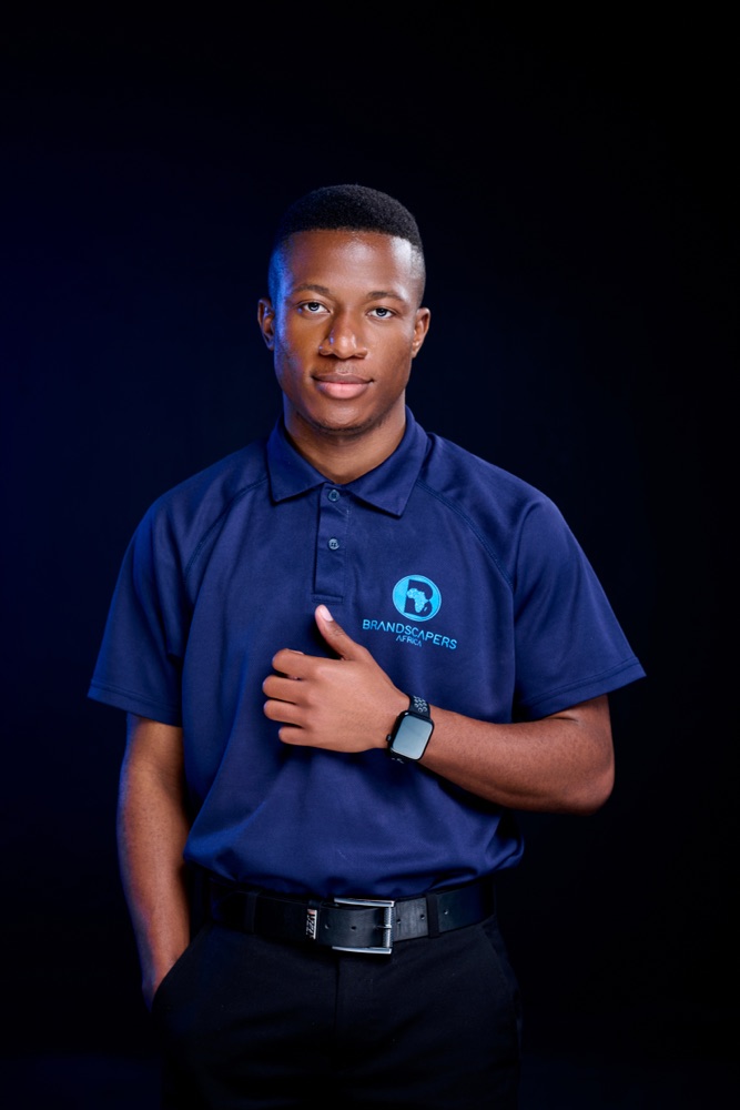 Macdonald Kganyago - Hover